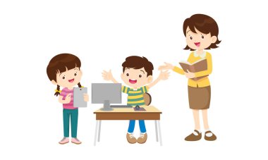 Öğretmen ve çocuklar bilgisayar teknolojisi eğitimi kursları öğreniyorlar