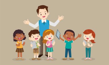 Öğretmen ve çocuklar bilgisayar teknolojisi eğitimi kursları öğreniyorlar