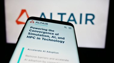 Stuttgart, Almanya - 04-28-2024: İş logosu önünde ABD 'li yazılım şirketi Altair Engineering Inc.' in web sitesi ile cep telefonu. Telefon ekranının sol üst kısmına odaklan.