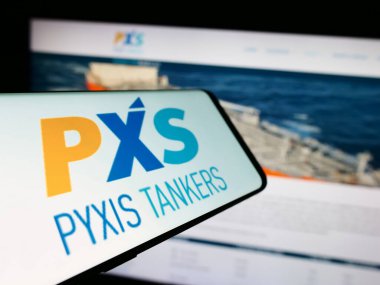 Stuttgart, Almanya - 05-03-2024: Yunan nakliye şirketi Pyxis Tankers Inc. (PXS) 'in logosuna sahip cep telefonu. Telefon ekranının merkez soluna odaklan.