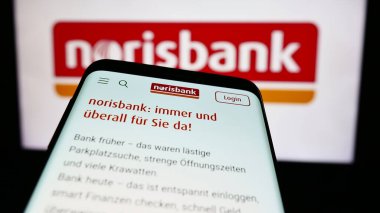 Stuttgart, Almanya - 07-15-2024: Alman finans hizmetleri şirketi Norisbank GmbH 'nin internet sayfalı akıllı telefon logosu. Telefon ekranının sol üst kısmına odaklan.