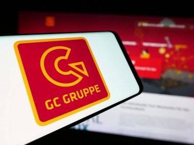 Stuttgart, Almanya - 07-31-2024: Alman toptan satış şirketi Cordes ve Graefe KG 'nin logosuna sahip akıllı telefon. Telefon ekranının merkez sağına odaklan.