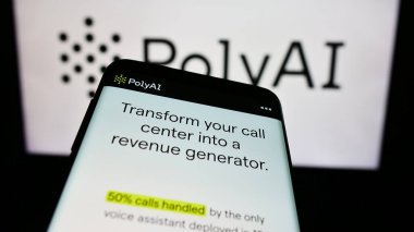 Stuttgart, Almanya - 03-10-2024: Logo önünde konuşma amaçlı yapay zeka şirketi PolyAI Ltd. 'nin web sitesine sahip akıllı telefon. Telefon ekranının sol üst kısmına odaklan.