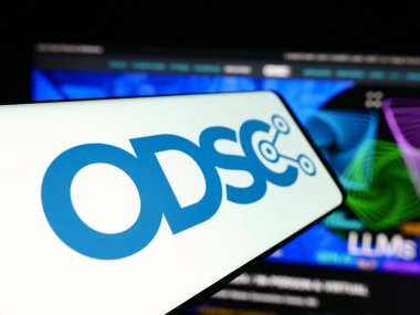 Stuttgart, Almanya - 03-19-2024: İnternet sitesi önünde yıllık Açık Veri Bilimi Konferansı (ODSC) logosu bulunan akıllı telefon. Telefon ekranının soluna odaklan.