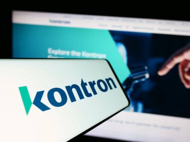 Stuttgart, Almanya - 08-20-2023: İnternet sitesinin önünde Alman bilgisayar donanım şirketi Kontron ST AG 'nin logosuna sahip akıllı telefon. Telefon ekranının merkez soluna odaklan.