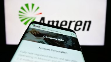 Stuttgart, Almanya - 04-27-2023: ABD 'li enerji şirketi Ameren Corporation' ın web siteli akıllı telefon iş logosu önünde ekranda. Telefon ekranının sol üst kısmına odaklan.