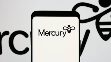Stuttgart, Almanya - 01-03-2024: Ekranda Yeni Zelanda enerji şirketi Mercury NZ Limited 'in logosuna sahip cep telefonu. Telefon ekranına odaklan.
