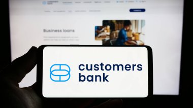 Stuttgart, Almanya - 04-01-2023: ABD 'li finans şirketi Bancorp Inc.' in logosuna sahip kişi web sitesinin önünde ekranda. Telefon ekranına odaklan.