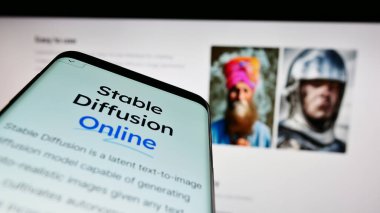 Stuttgart, Almanya - 03-25-2023: Web sayfası ve ekran önünde derin öğrenim modeli sabit difüzyon logosuna sahip akıllı telefon. Telefon ekranının sol üst kısmına odaklan.