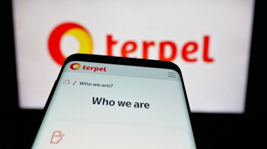 Stuttgart, Almanya - 05-04-2025: Petrol şirketi Organizacion Terpel S.A. 'nın web sayfası logo önünde ekranda. Telefon ekranının sol üst kısmına odaklan.
