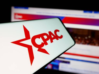 Stuttgart, Almanya - 06-09-2025: Siyasi eylem konferansı logosu içeren akıllı telefon web sitesi önünde ekranda. Telefon ekranının merkez soluna odaklan.