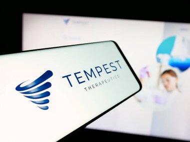 Stuttgart, Almanya - 08-20-2025: ABD 'li biyoteknoloji şirketi Tempest Therapeutics Inc.' in logolu akıllı telefon web sitesi önünde ekranda. Telefon ekranının merkez soluna odaklan.