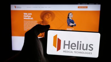 Stuttgart, Almanya - 08-20-2025: ABD 'li Helius Medical Technologies Inc. şirketinin logosunun bulunduğu cep telefonu web sayfası önünde ekranda. Telefon ekranına odaklan.