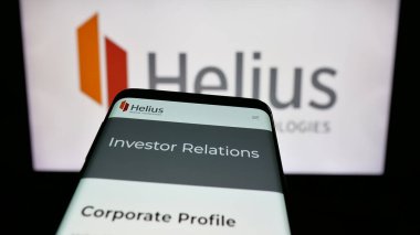 Stuttgart, Almanya - 08-20-2025: ABD 'li Helius Medical Technologies Inc. şirketinin web sitesi logo önünde ekranda. Telefon ekranının sol üst kısmına odaklan.