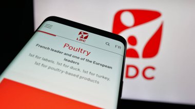 Stuttgart, Almanya - 09-29-2025: Logo önünde Lambert Dodard Chancereul (LDC Group) şirketinin web sitesi bulunan cep telefonu. Telefon ekranının sol üst kısmına odaklan.