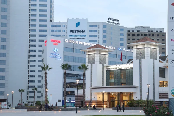 Tangier Ville Uluslararası Tanca Kliniği 'ne sahip Ville Tren İstasyonunun Bina Görünümü