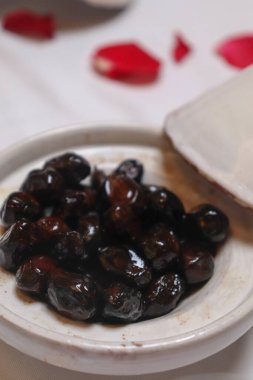 Lezzetli Geleneksel Fas Siyah Zeytin Tabağı