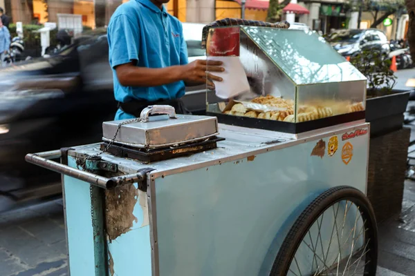 Street Food Vendor Selling Traditional Bakery Street Indonesia Using Cart — Stock Photo, Image