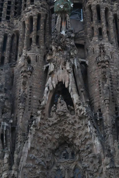 Szczegóły Kościoła Katedralnego Sagrada Familia Wykonane Przez Gaudiego Darowizny Ludowej — Zdjęcie stockowe