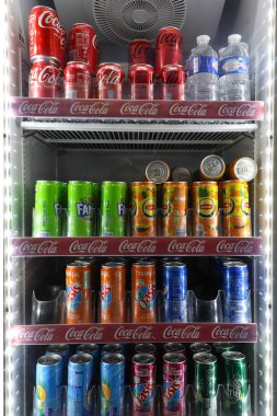 Buzdolabının İçindeki Farklı Sodalar