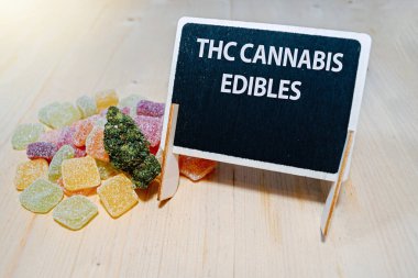 Tıbbi Marihuana Yenilebilir, CBD HHC veya THC Cannabis ile besin endüstrisinde aşılanmış şekerler