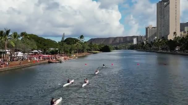 2022年10月30日 夏威夷火奴鲁鲁 阿拉维运河独木舟比赛的俯视图 异形女子转向的时间间隔 — 图库视频影像