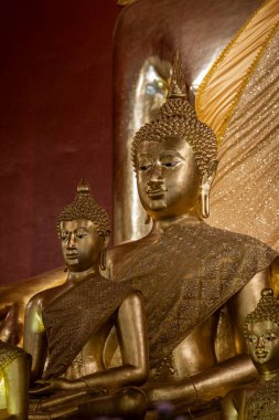 İkonik Wat Phra Singh, Eski Şehir Merkezi 'nde bulunan bir Budist tapınağıdır. Chiang Mai, Tayland 'ın.