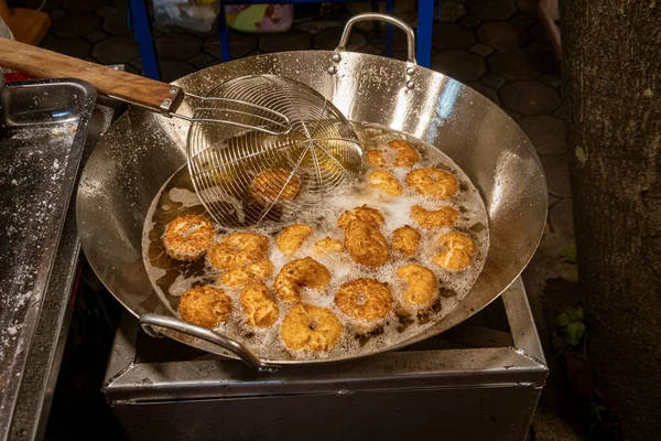 Pequeñas Rosquillas Que Cocinan Mercado Callejero Aire Libre — Foto de Stock