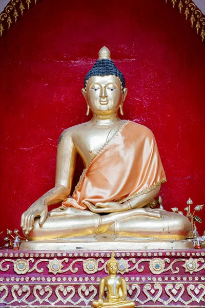 Emblemático Wat Phra Singh Templo Budista Del Siglo Xiv Situado —  Fotos de Stock