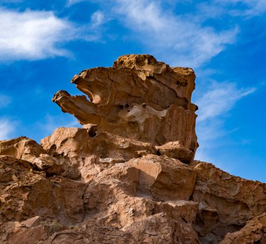 Bolivya 'da kaya oluşumları 16,000 feet yükseklikte, sabit rüzgar tarafından oyulmuştur..