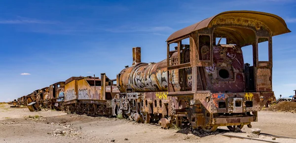 Εγκαταλελειμμένο Τρένο Στο Νεκροταφείο Των Αλυκών Της Βολιβίας — Φωτογραφία Αρχείου