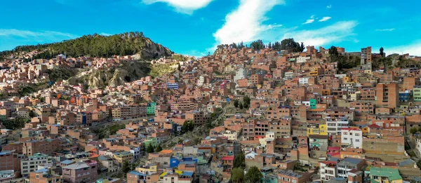 Oaz Bolivya 01162023 Evler Ana Kasabayı Çevreleyen Yamaçta Yığılmış Durumda — Stok fotoğraf
