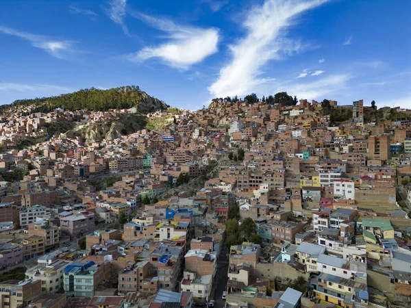 Oaz Bolivya 01162023 Evler Ana Kasabayı Çevreleyen Yamaçta Yığılmış Durumda — Stok fotoğraf
