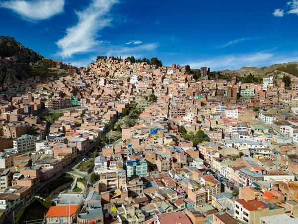 Oaz Βολιβία 01162023 Σπίτια Στοιβάζονται Στην Πλαγιά Του Λόφου Γύρω — Φωτογραφία Αρχείου
