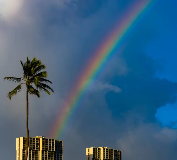 Regenbogen Der Mai Honolulu Hawaii Wolken Über Gebäuden Leuchtet 2023 — Stockfoto