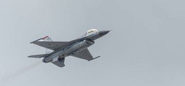 Honolulu, Hawaii, ABD, 2022-08-14: Askeri Hava Gösterisi, F22 uçakları uçuyor.