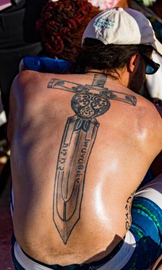 Hawaii, Honolulu - 20230530: Shinnyo Yüzen Fener Festivali - insanlar etkinliği izlemek için bekliyor..