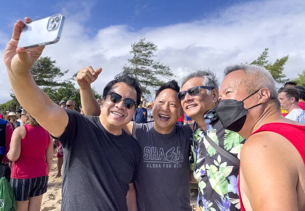 Honolulu Havaí Eua 2022 Shaka Filmando Hukilau Grupo Homens Tira — Fotografia de Stock
