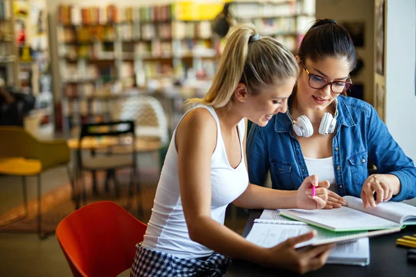 Happy Young University Students Studying Books Library Group Multiracial People — Stock Photo, Image
