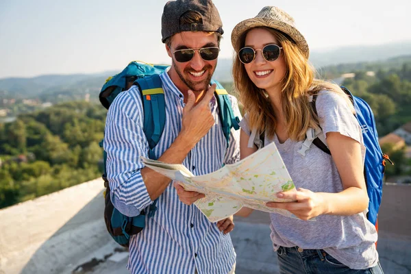 Hochzeitsreise Backpacker Touristik Tourismus Oder Urlaubsreisekonzept Paar Menschen Lifestyle Konzept — Stockfoto