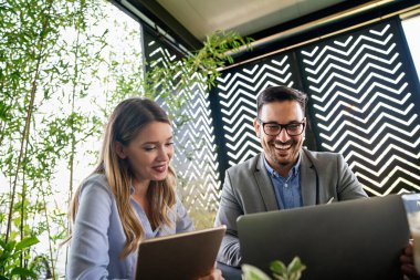 Bir yazılım geliştirme şirketinde çalışan programcı