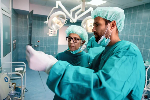 Group Medical Doctors Looking Rays Hospital Operation Healthcare Medical Concept — Stock Photo, Image