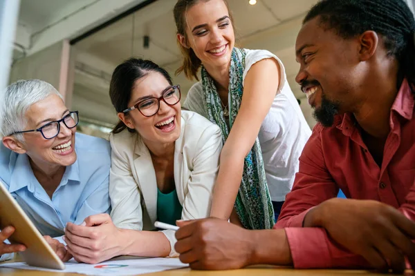 Group Happy Multiethnic Business People Having Fun Chatting Workplace Office — Stock Photo, Image