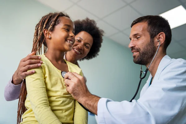 Male Doctor Examining Child Patient Hospital Healthcare Prevention People Concept — Stock Photo, Image