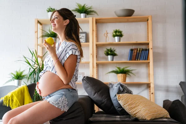 Hamilelik Boyunca Beslenme Diyet Hamile Genç Bir Kadın Sağlıklı Gıda — Stok fotoğraf