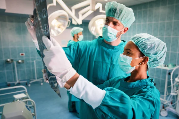 Trabajadores Sanitarios Cirujanos Pandemia Del Coronavirus Covid19 —  Fotos de Stock