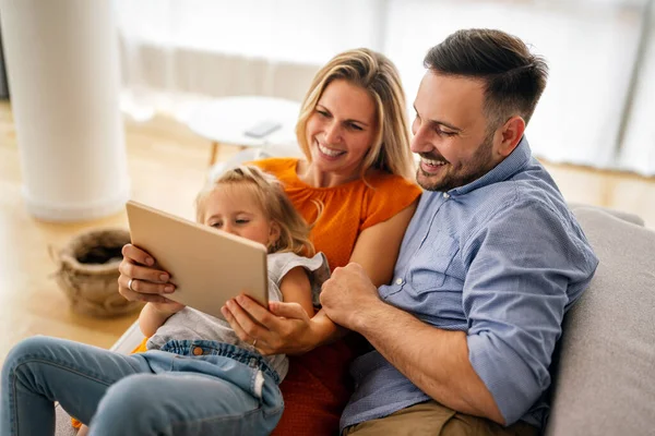Digital Device Technology Family Online Education Concept Happy Young Family — Stock Photo, Image