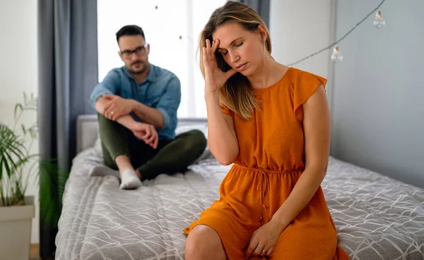 Har Ett Problem Frustrerade Unga Par Grälar Och Har Äktenskapsproblem — Stockfoto