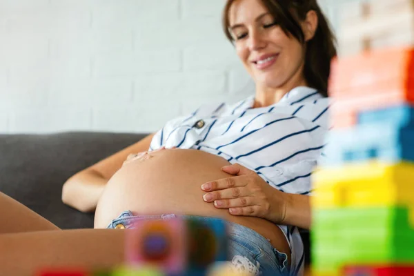 Zwangerschap Rust Mensen Verwachting Concept Gelukkig Mooi Zwanger Vrouw Aanraken — Stockfoto