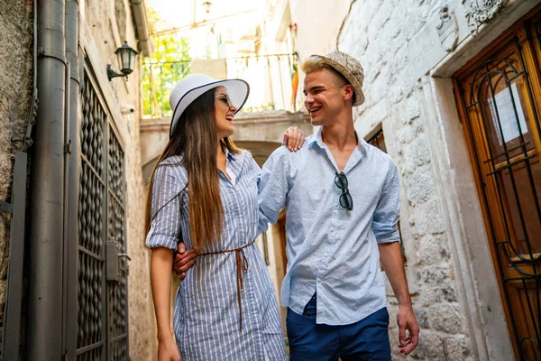 Glückliche Gruppe Junger Paare Studenten Genießen Stadtrundfahrt Der Stadt Den — Stockfoto